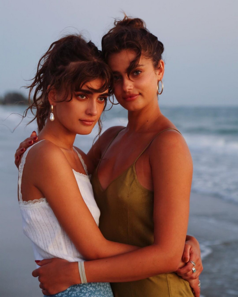 Photo of model Taylor Hill - ID 641524