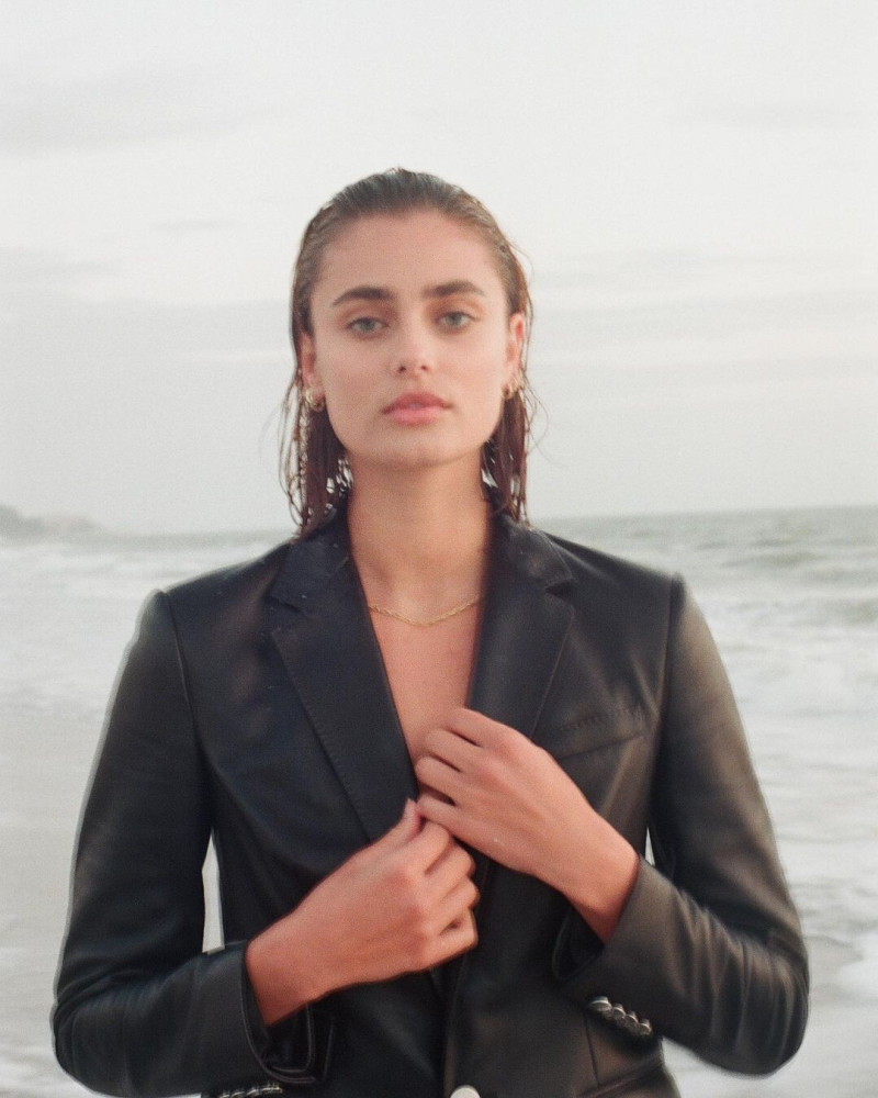 Photo of model Taylor Hill - ID 704718