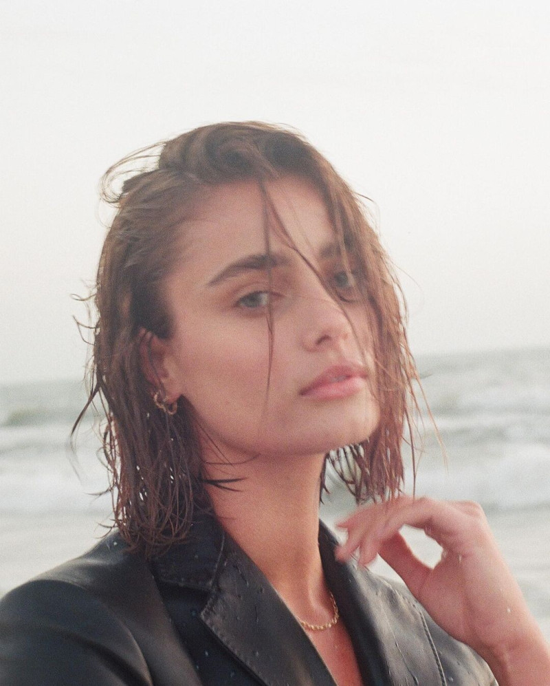 Photo of model Taylor Hill - ID 704719