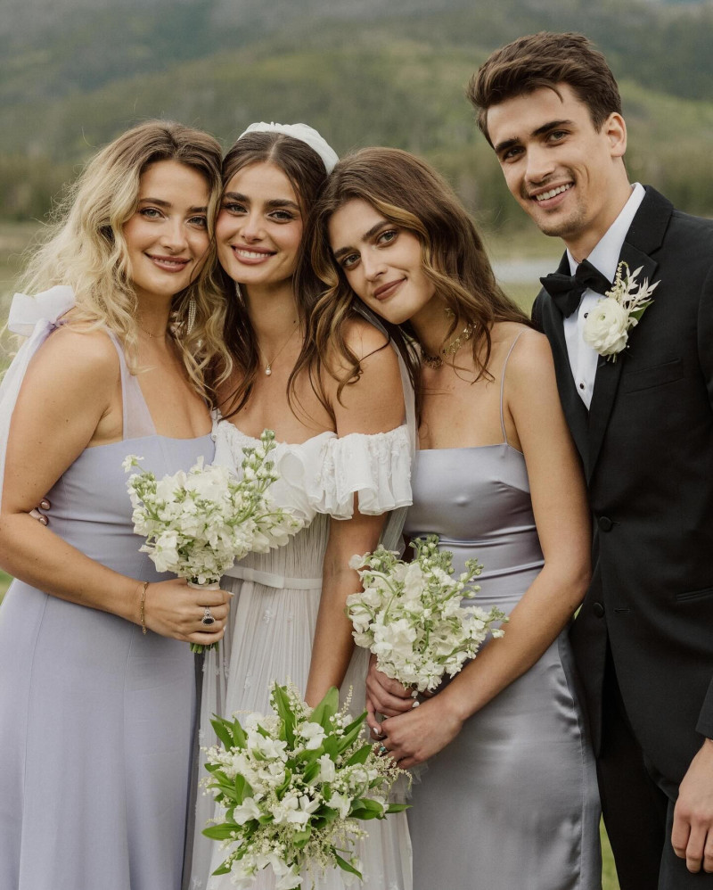 Photo of model Taylor Hill - ID 732130