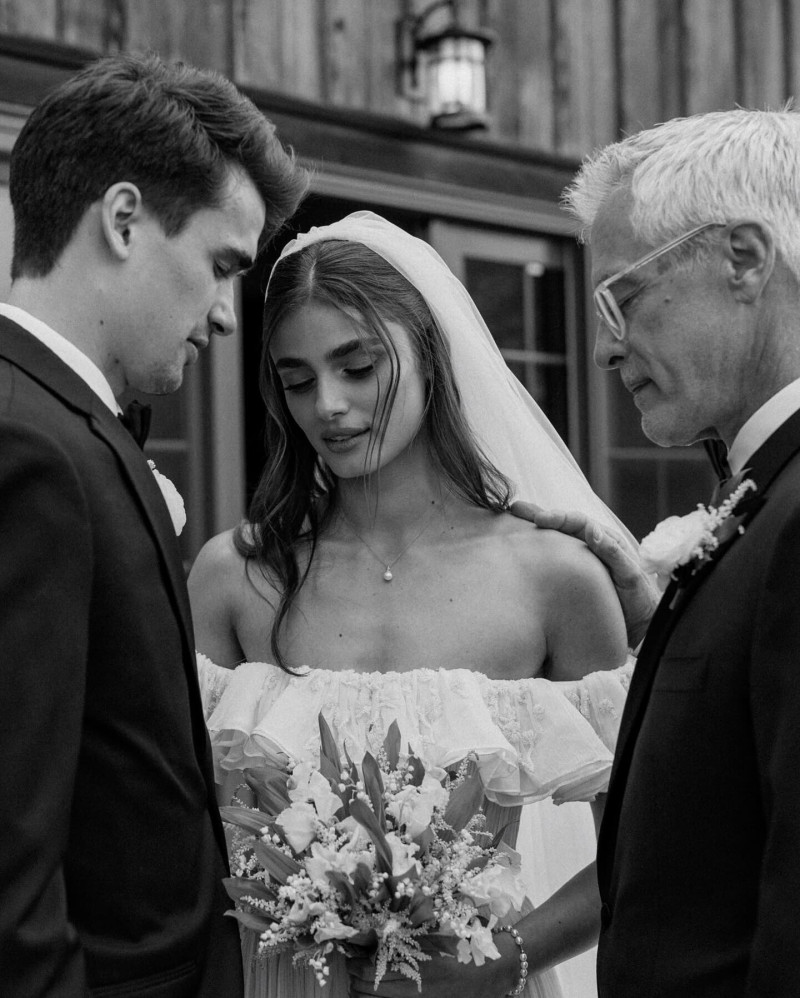 Photo of model Taylor Hill - ID 732136