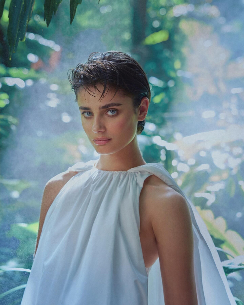 Photo of model Taylor Hill - ID 732149