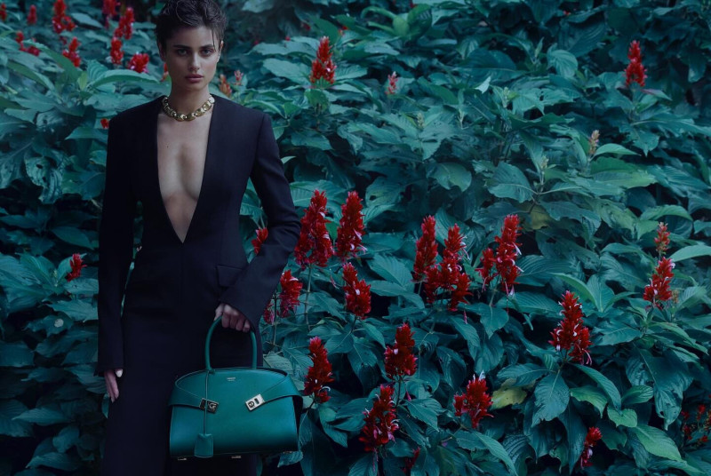 Photo of model Taylor Hill - ID 732157