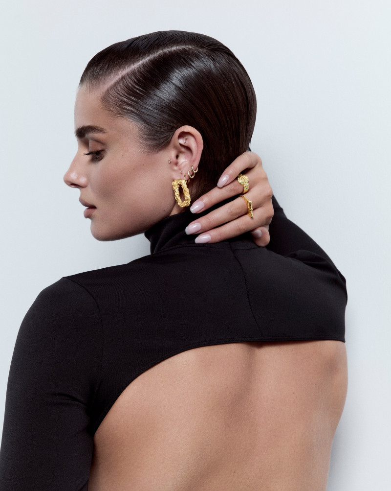 Photo of model Taylor Hill - ID 732190