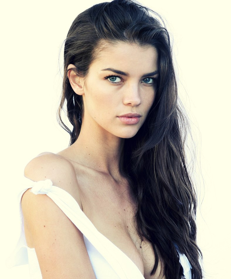 Photo of model Natasha Barnard - ID 394601