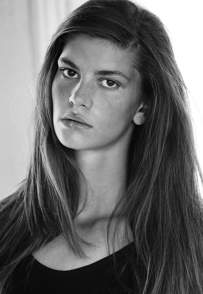 Photo of model Laura Giurcanu - ID 370112