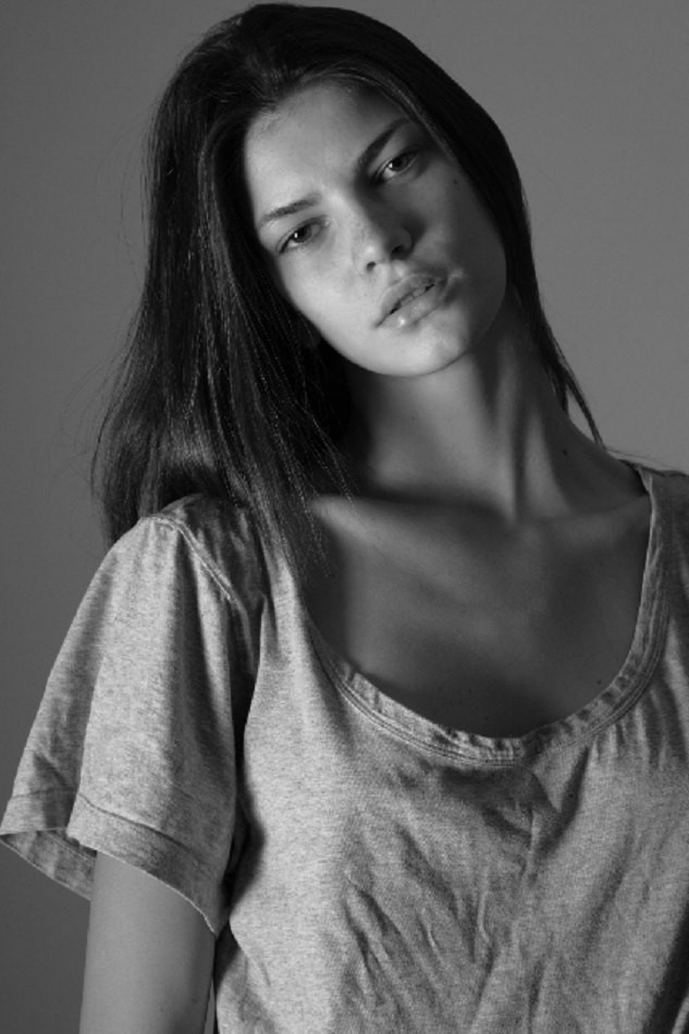 Photo of model Laura Giurcanu - ID 370118