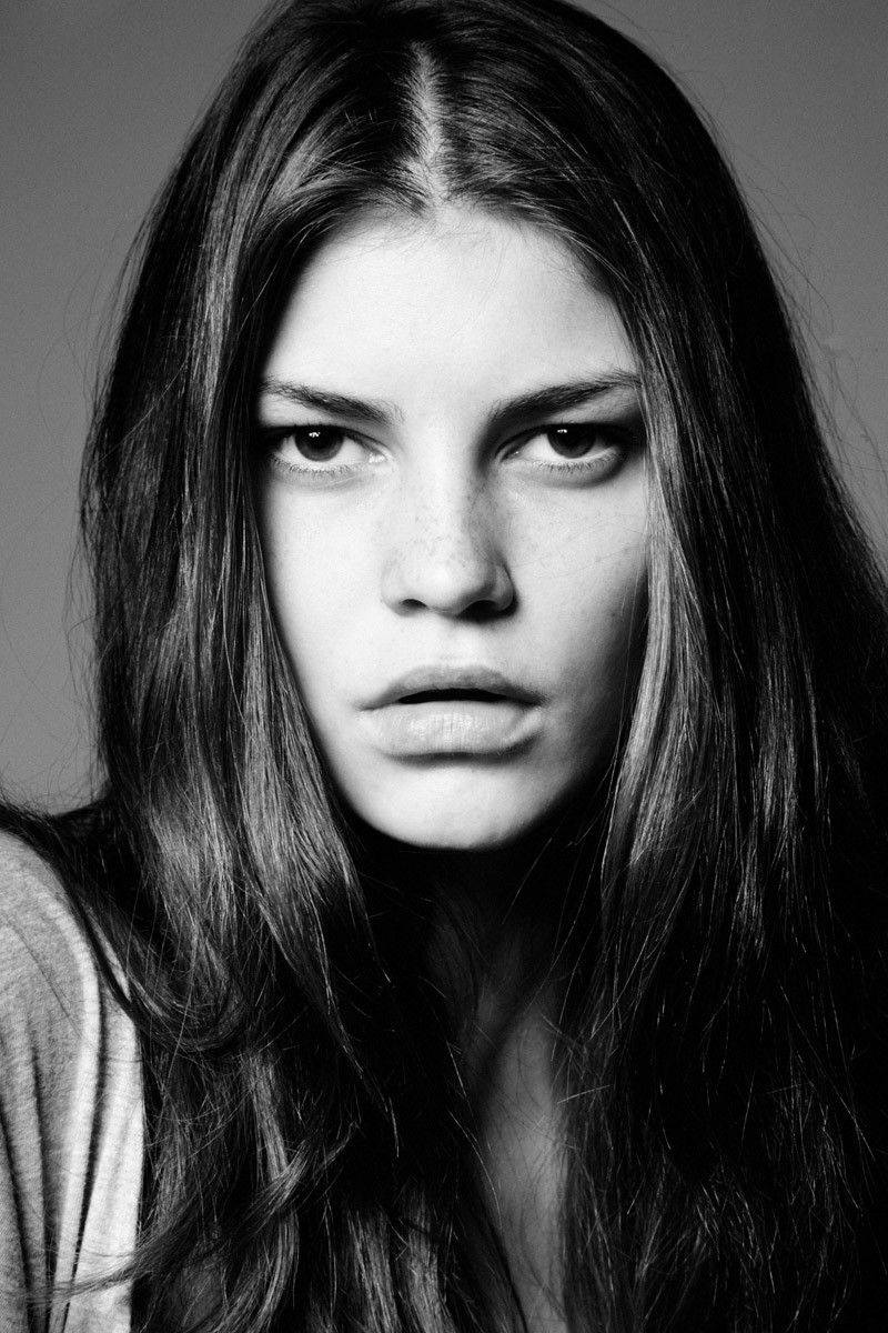 Photo of model Laura Giurcanu - ID 370234
