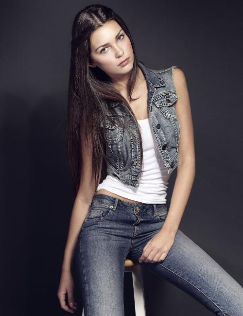 Photo of model Caitlin Burles - ID 374593