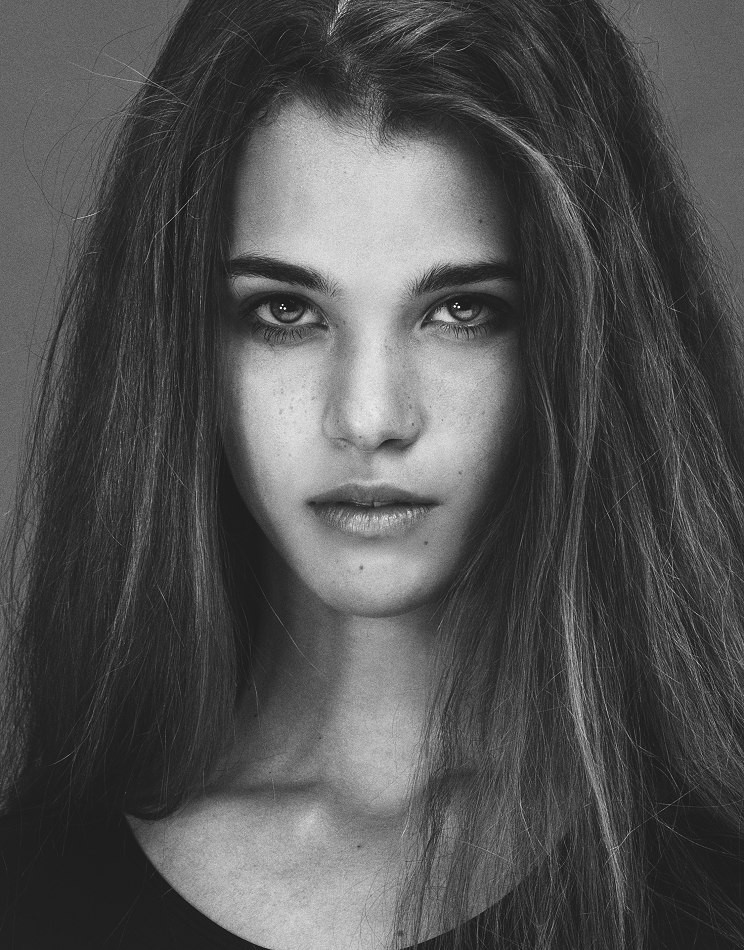 Photo of model Pauline Hoarau - ID 376011