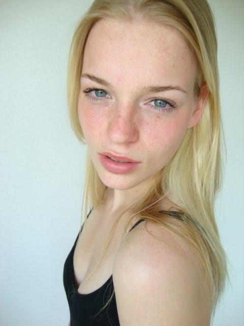 Photo of model Isabeau Hitijahubessy - ID 377614