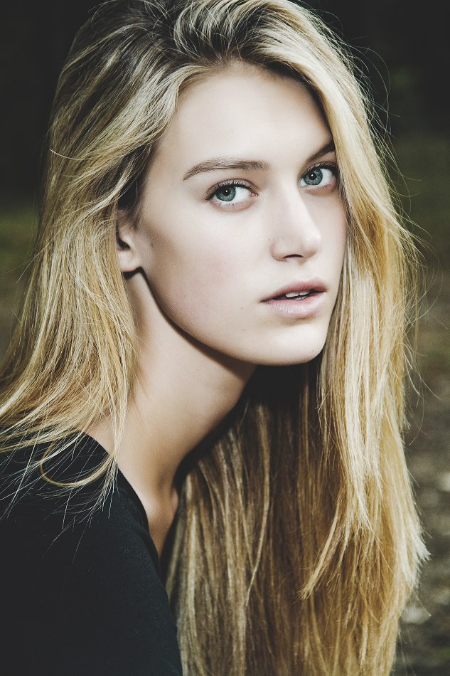 Photo of model Caroline Lowe - ID 638955