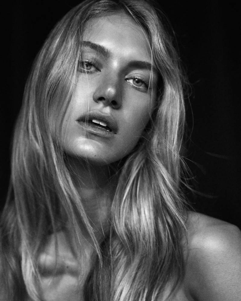 Photo of model Caroline Lowe - ID 638959