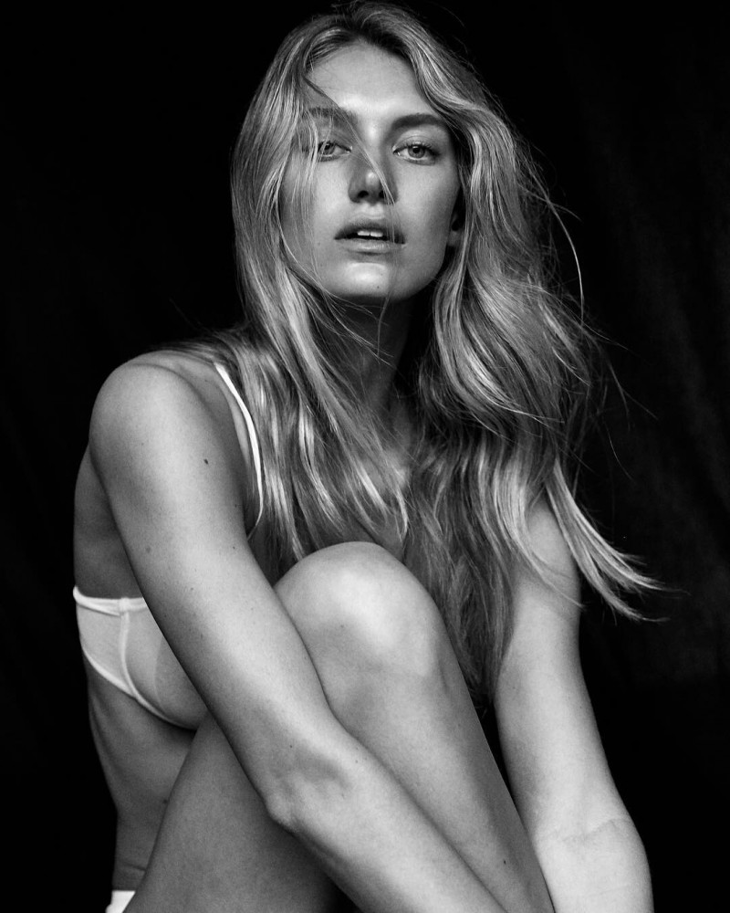 Photo of model Caroline Lowe - ID 638962