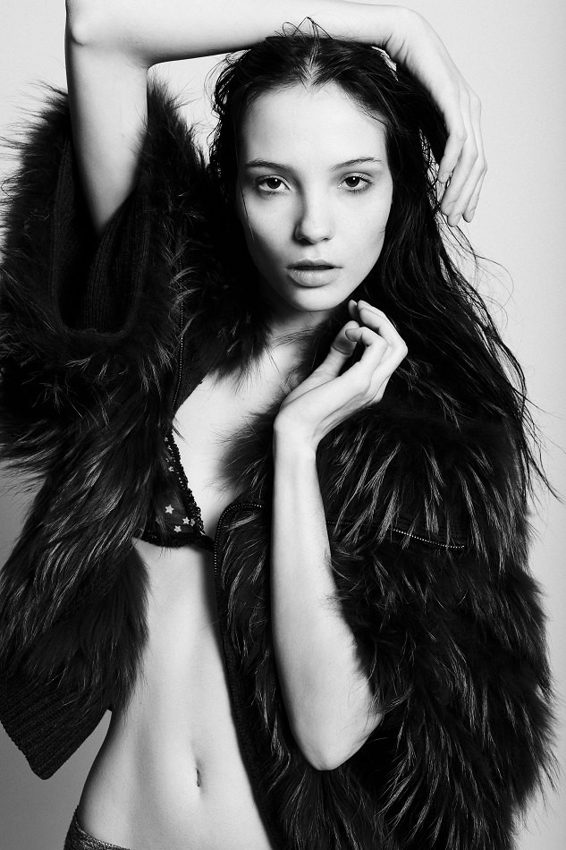 Photo of model Mariane Fassarella - ID 381180