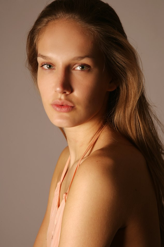 Photo of model Manon Krol - ID 381460