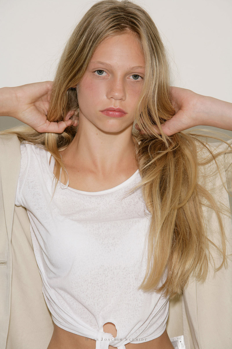 Photo of model Laura Schellenberg - ID 383998