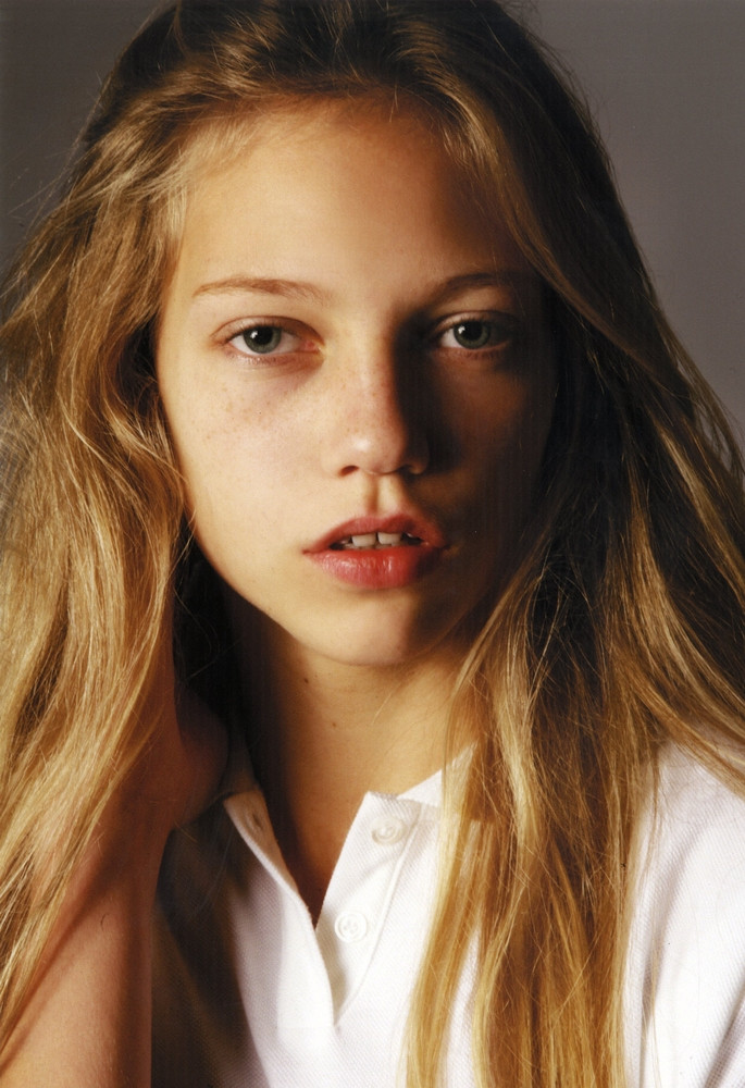 Photo of model Laura Schellenberg - ID 384003