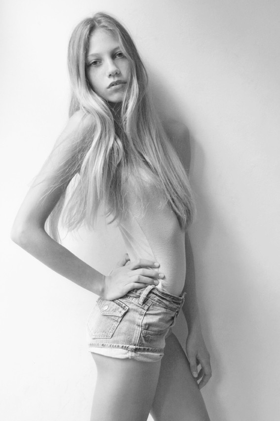 Photo of model Laura Schellenberg - ID 384006