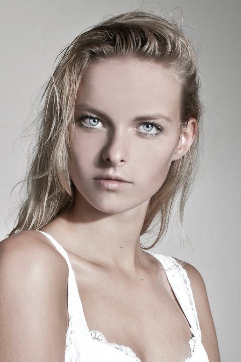 Photo of model Vera Luijendijk - ID 384071