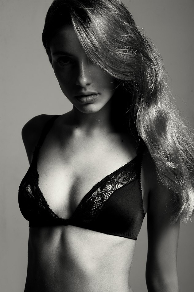 Photo of model Julia Zanettini - ID 385364