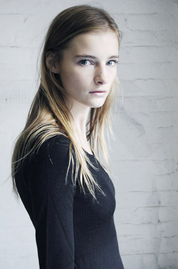 Photo of model Marine Van Outryve - ID 385553