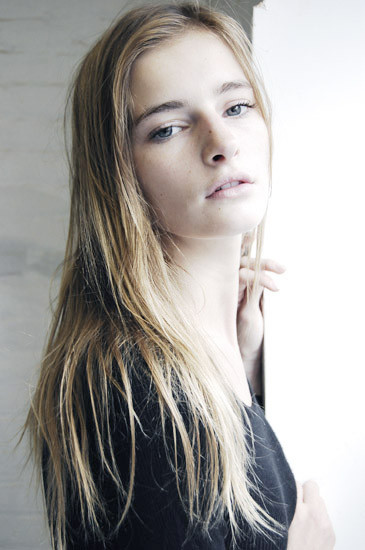 Photo of model Marine Van Outryve - ID 385556