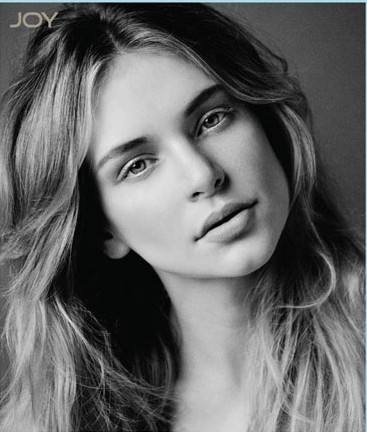 Photo of model Natalia Zambiasi - ID 387089