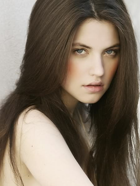 Photo of model Isla Dowling - ID 390584