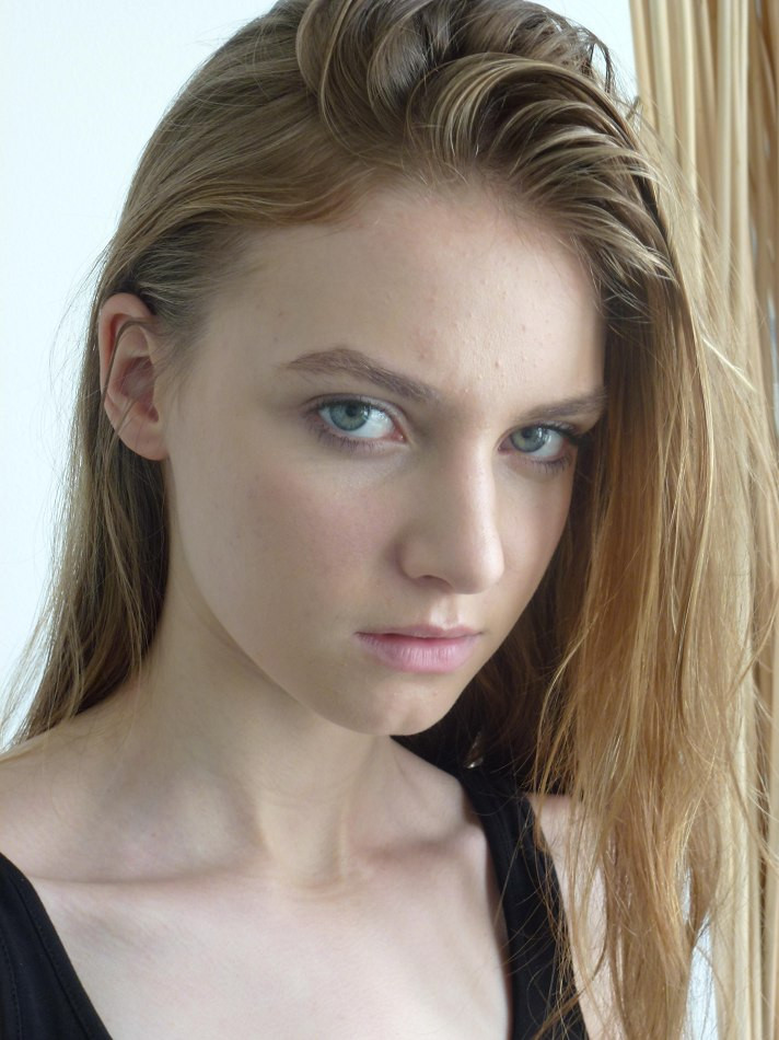 Photo of model Emily Arnold - ID 393773