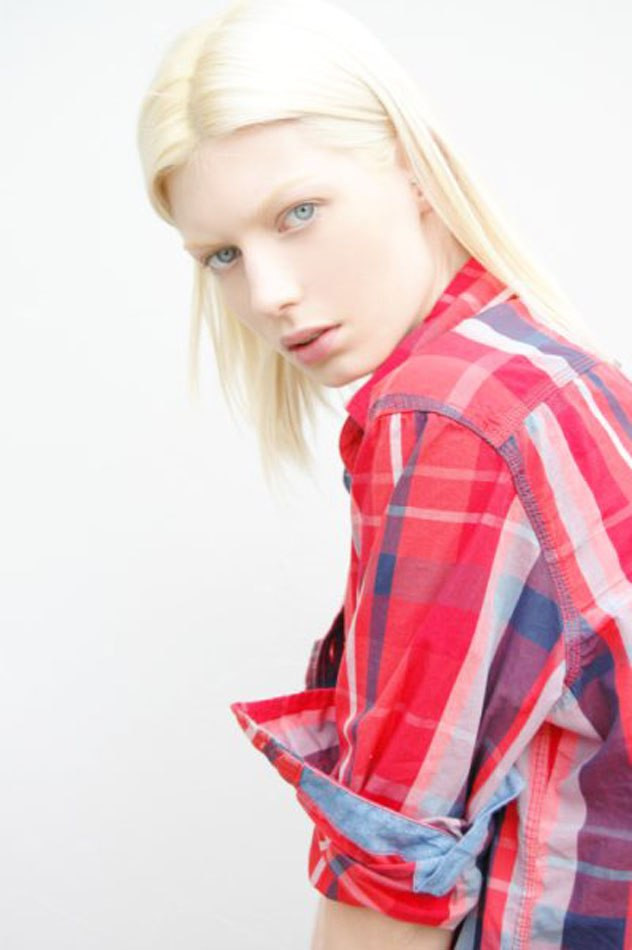 Photo of model Aline Thiel - ID 413685