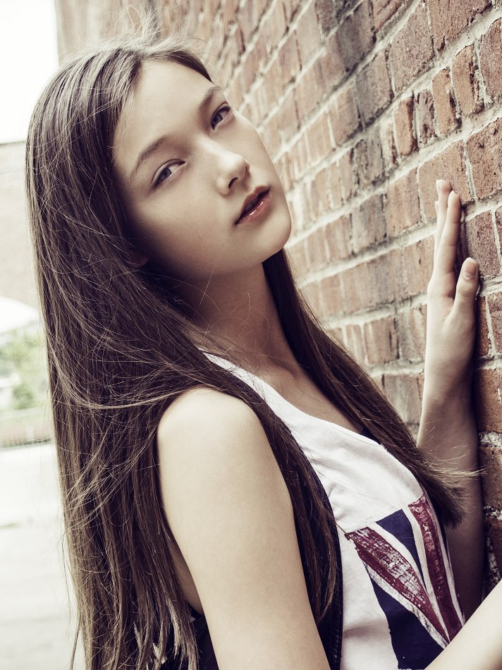 Photo of model Yumi Lambert - ID 400186