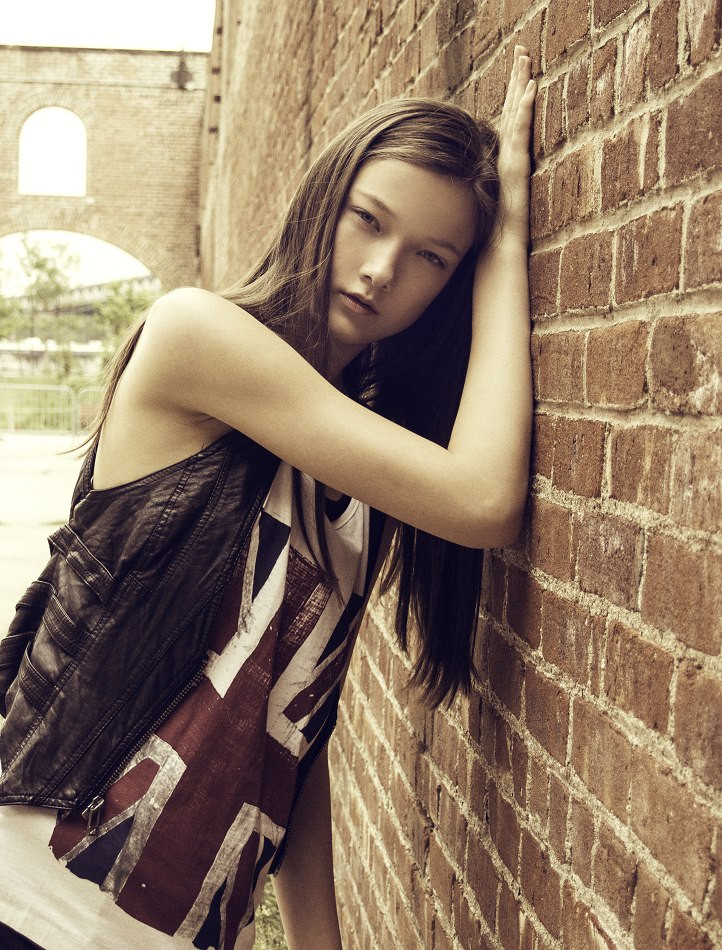 Photo of model Yumi Lambert - ID 400187
