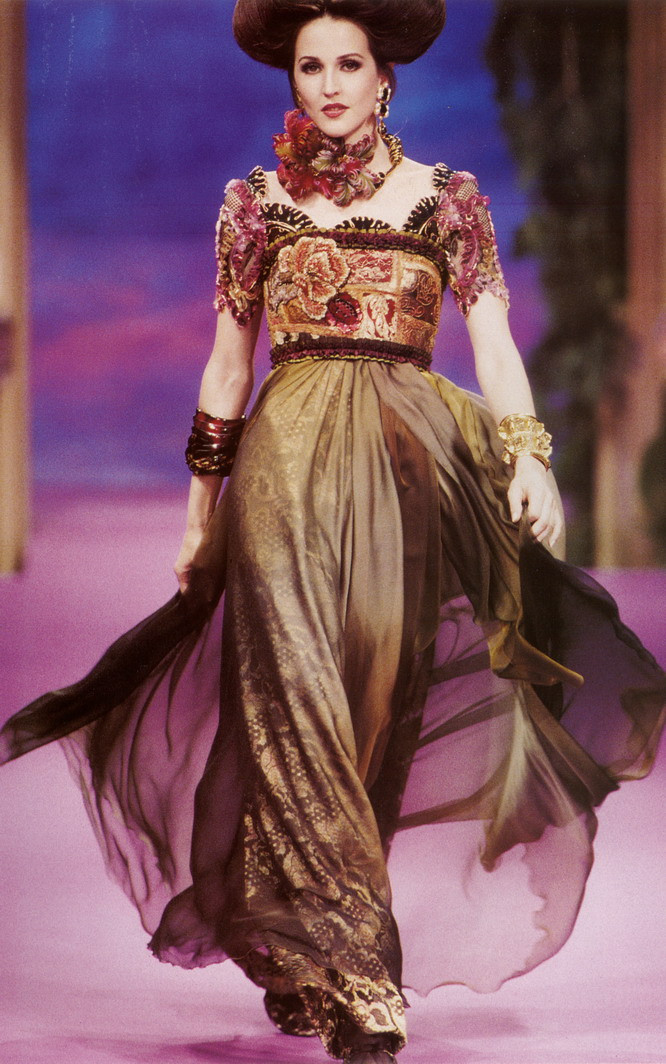 Photo of model Suzanne von Aichinger - ID 309306