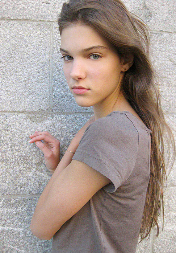 Photo of model Charlotte Cardin-Goyer - ID 403602
