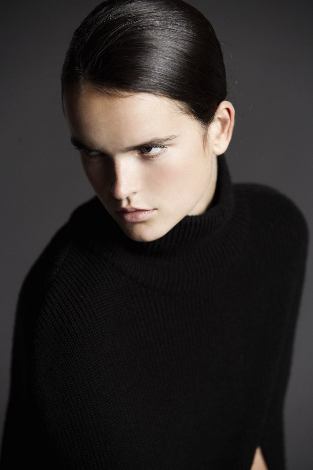 Photo of model Zoe Colivas - ID 406441