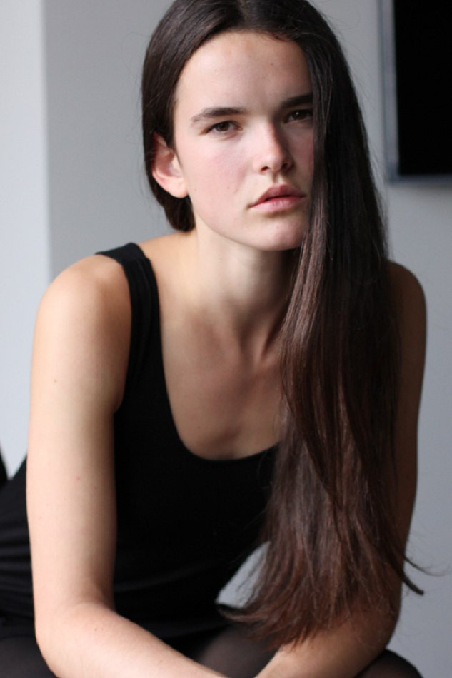 Photo of model Zoe Colivas - ID 406449
