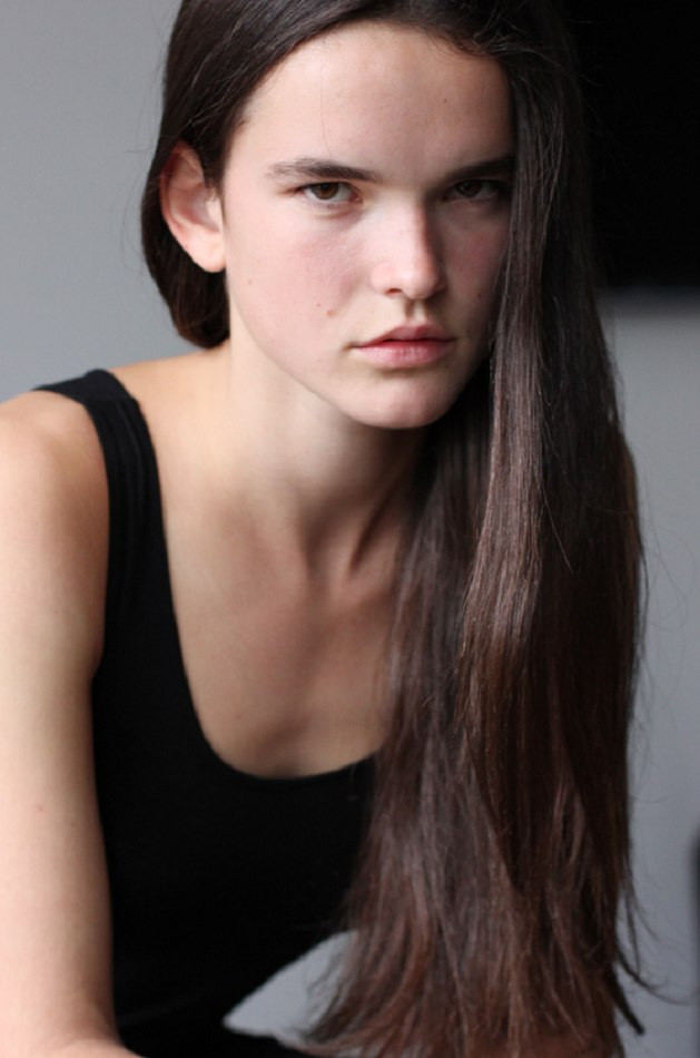 Photo of model Zoe Colivas - ID 406450