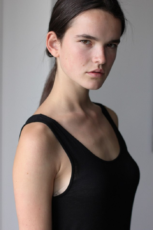 Photo of model Zoe Colivas - ID 406452