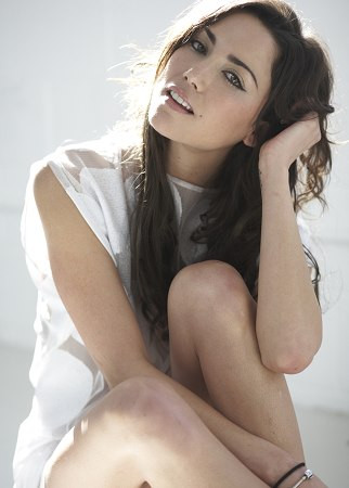 Photo of model Nicola Simpson - ID 422096