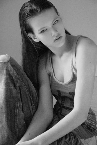 Photo of model Aniek van Damme - ID 423150