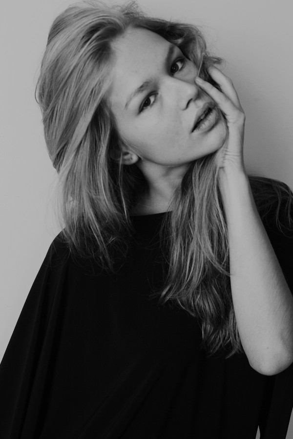 Photo of model Anna Ewers - ID 428582