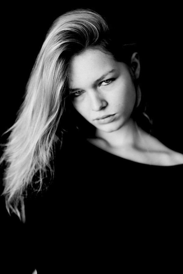 Photo of model Anna Ewers - ID 428583