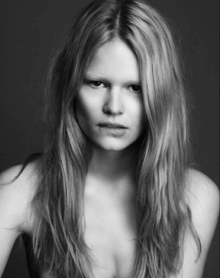 Photo of model Anna Ewers - ID 428611