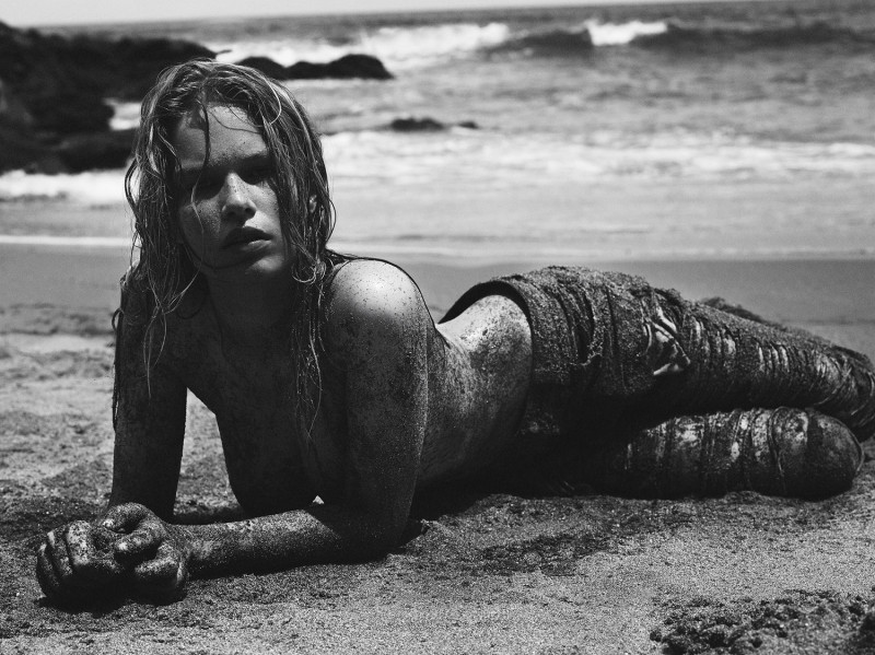 Photo of model Anna Ewers - ID 666728