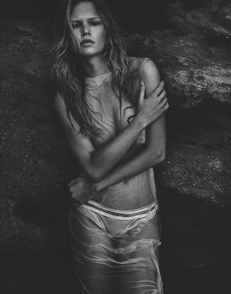 Photo of model Anna Ewers - ID 666731