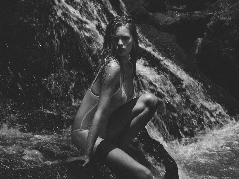 Photo of model Anna Ewers - ID 666733