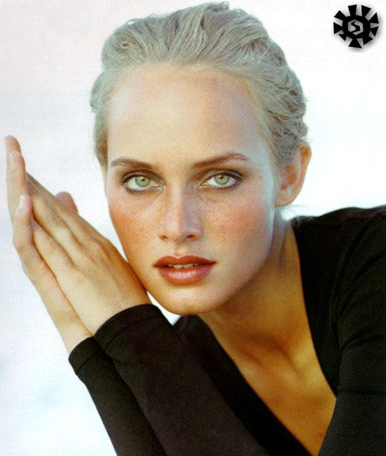 Photo of model Amber Valletta - ID 37845