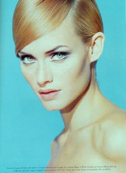 Photo of model Amber Valletta - ID 37860