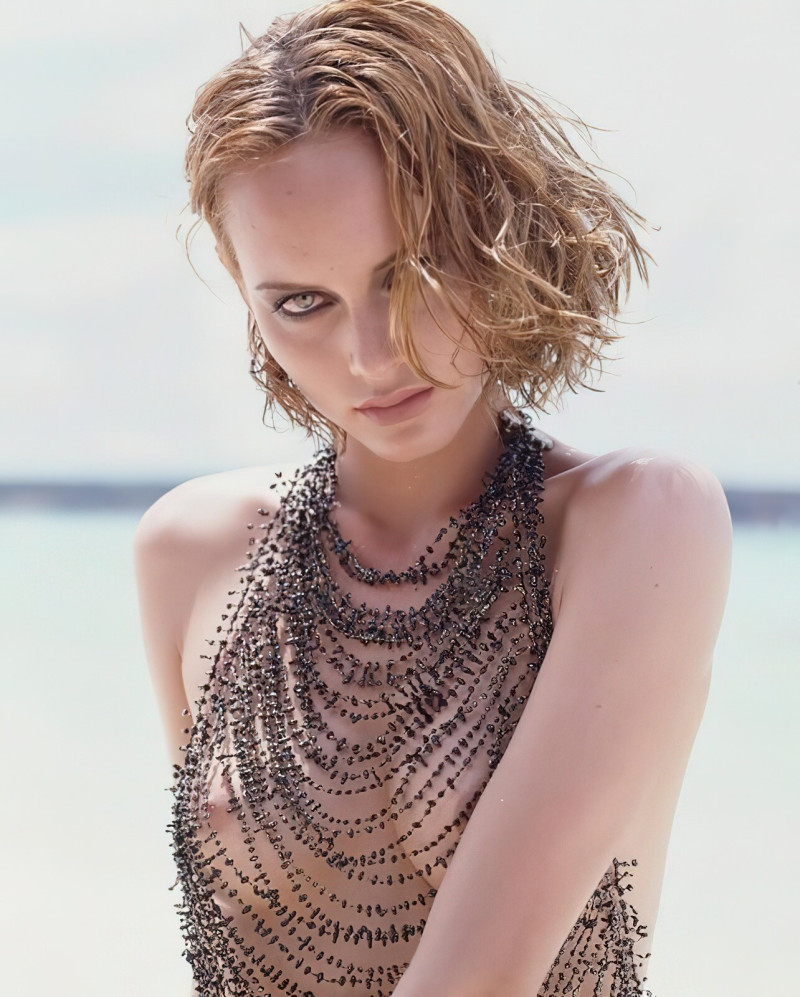 Photo of model Amber Valletta - ID 707797